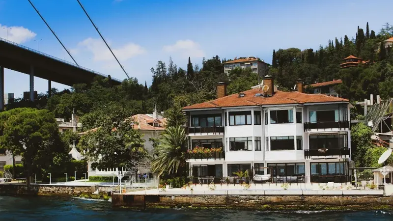 5 Crucial Financial Considerations Before Purchasing a Luxury Second Home